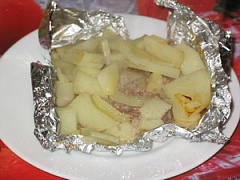 Запеченая говядина с картошкой в фольге